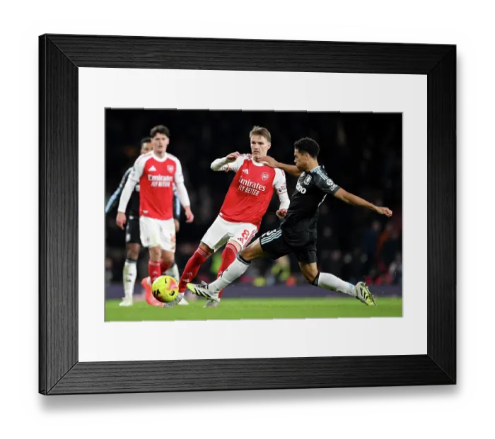 Framed Print : Arsenal v Aston Villa - Premier League