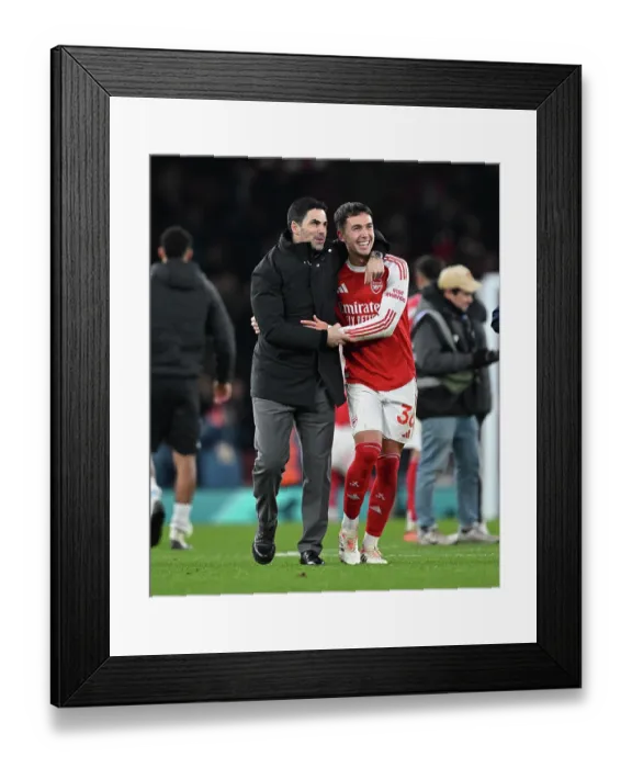 Framed Print : Arsenal v Aston Villa - Premier League Framed Print : Arsenal v Aston Villa - Premier League