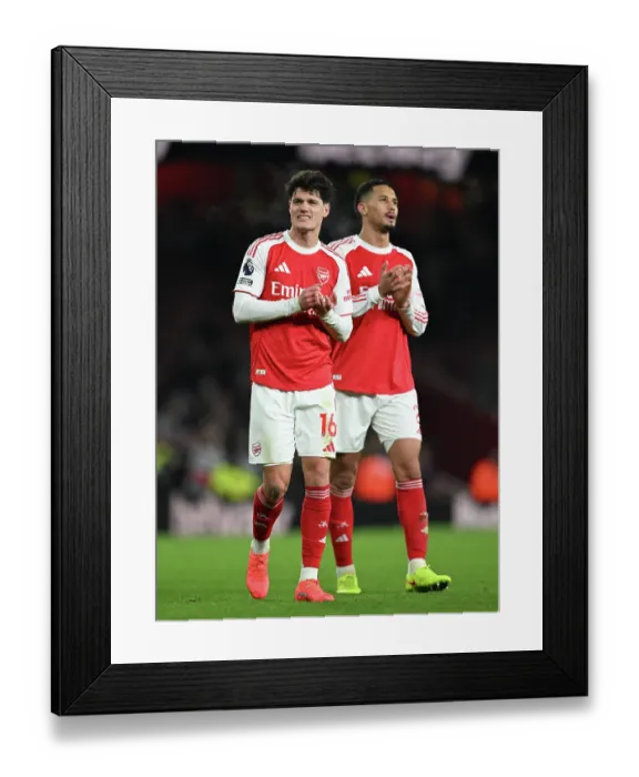 Framed Print : Arsenal v Aston Villa - Premier League Framed Print : Arsenal v Aston Villa - Premier League