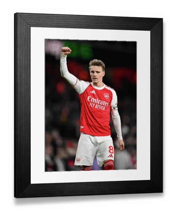 Framed Print : Arsenal v Aston Villa - Premier League