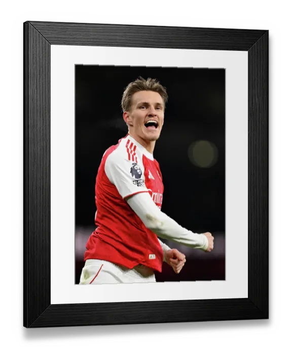 Framed Print : Arsenal v Aston Villa - Premier League