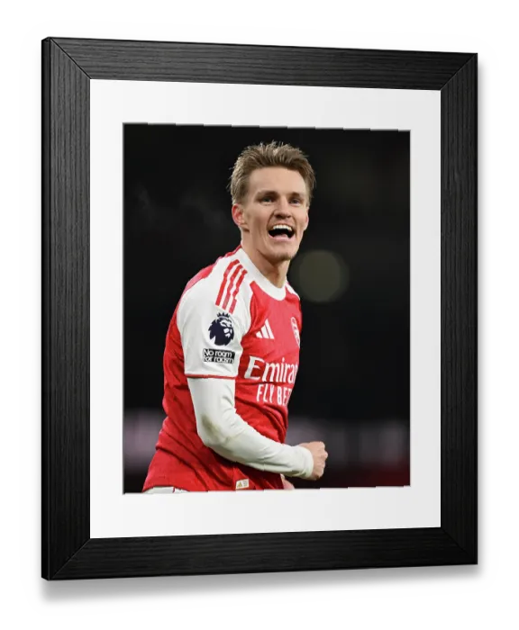 Framed Print : Arsenal v Aston Villa - Premier League Framed Print : Arsenal v Aston Villa - Premier League