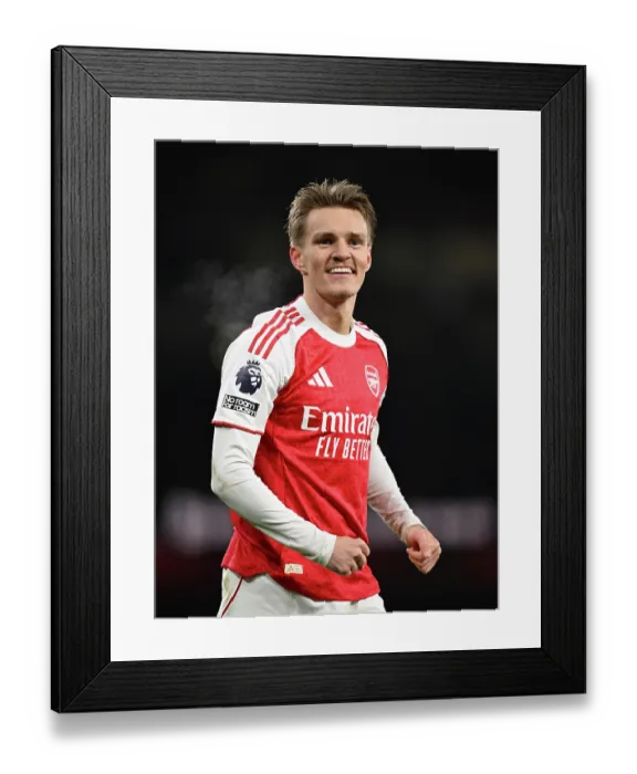 Framed Print : Arsenal v Aston Villa - Premier League