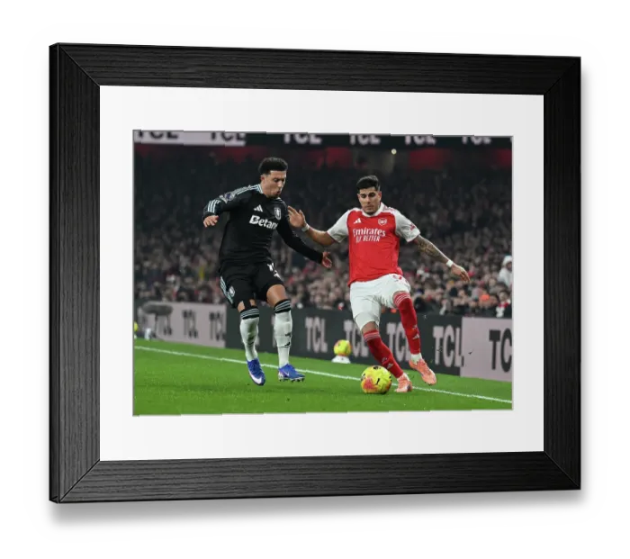 Framed Print : Arsenal v Aston Villa - Premier League