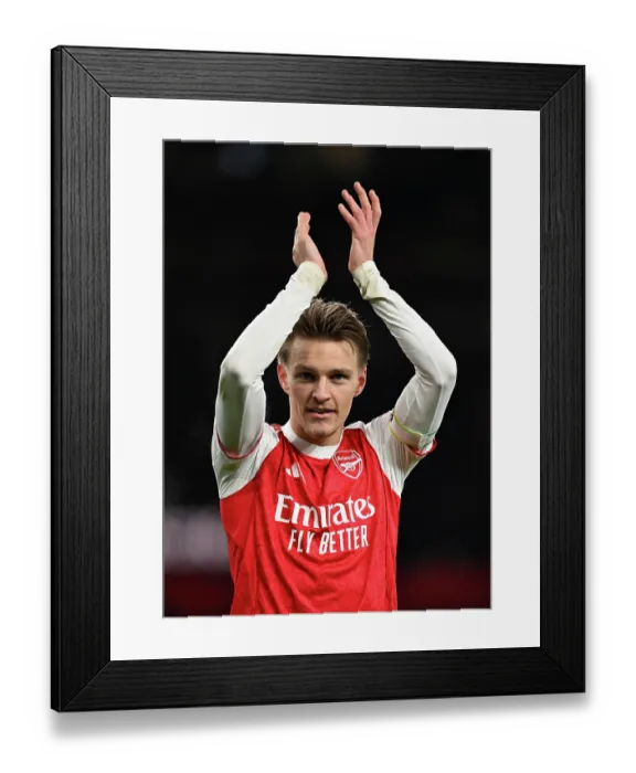Framed Print : Arsenal v Aston Villa - Premier League