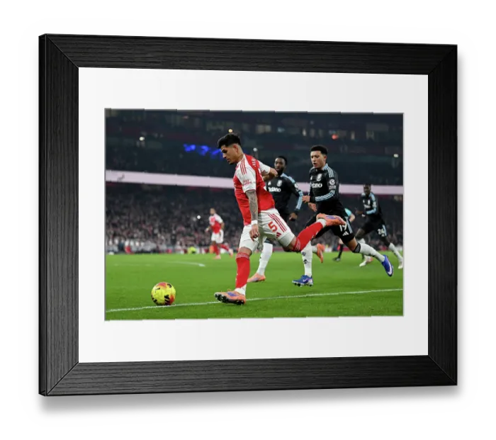 Framed Print : Arsenal v Aston Villa - Premier League