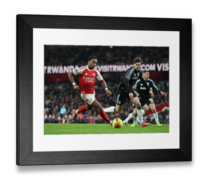 Framed Print : Arsenal v Aston Villa - Premier League