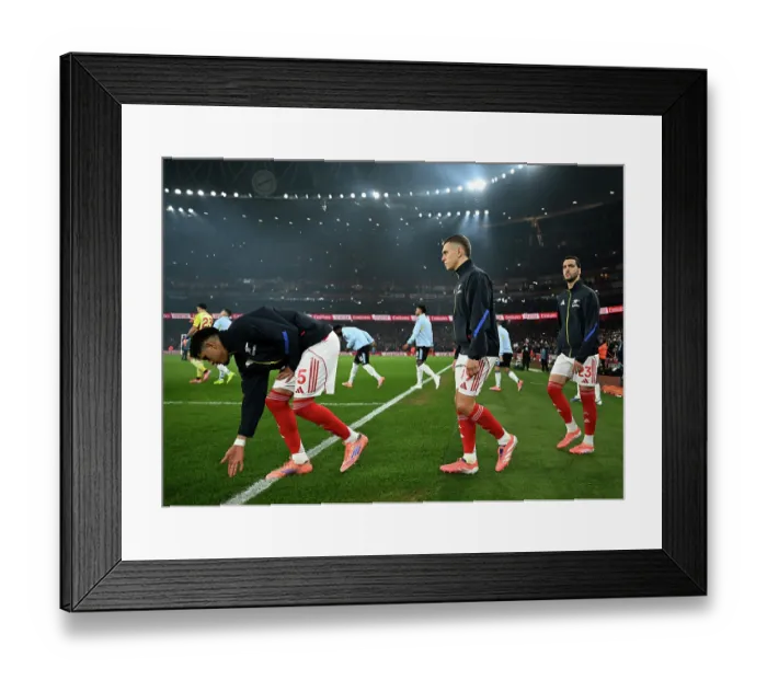Framed Print : Arsenal v Aston Villa - Premier League