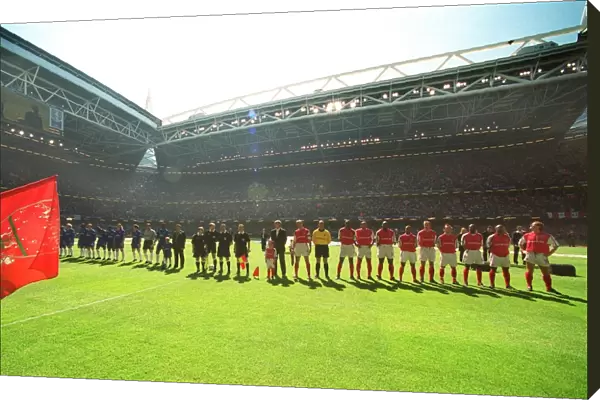 The Arsenal and Chelsea teams line up before the match. Arsenal 2: 0 Chelsea