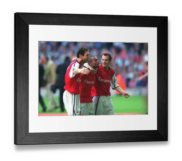 Framed Print : Martin Keown, Ashley Cole and Fredrik Ljungberg celebrate after the match Framed Print : Martin Keown, Ashley Cole and Fredrik Ljungberg celebrate after the match