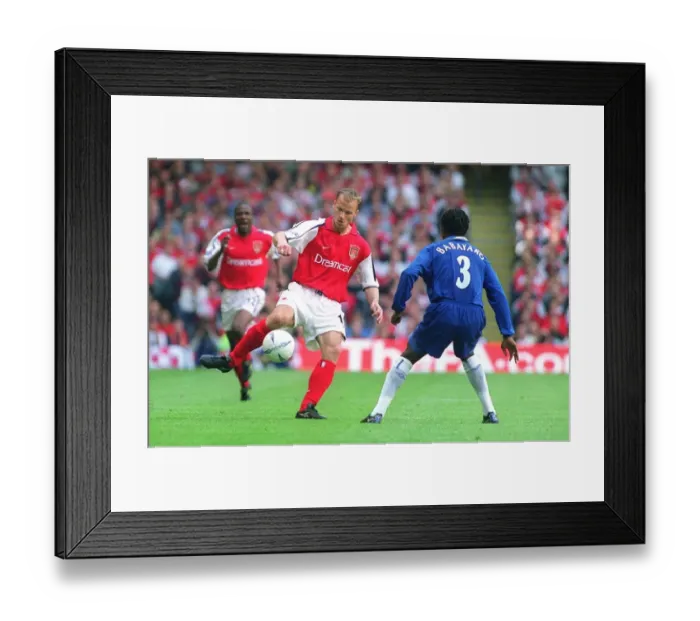 Framed Print : Dennis Bergkamp (Arsenal) Celestine Babayaro (Chelsea). Arsenal 2: 0 Chelsea Framed Print : Dennis Bergkamp (Arsenal) Celestine Babayaro (Chelsea). Arsenal 2: 0 Chelsea