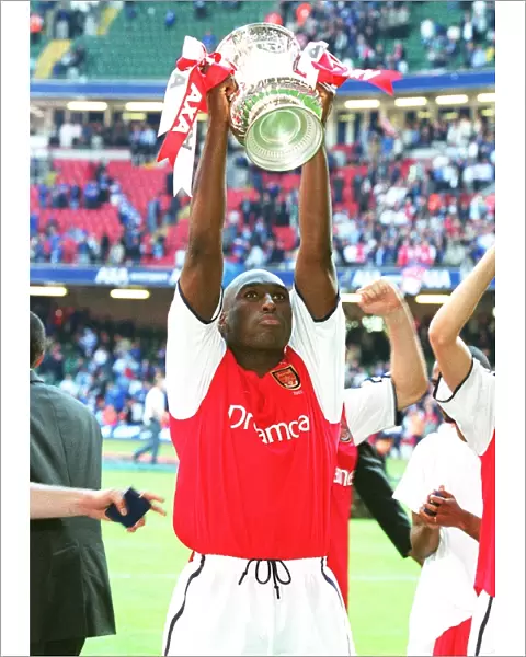 Sol Campbell celebrates after the match. Arsenal 2: 0 Chelsea. The AXA F