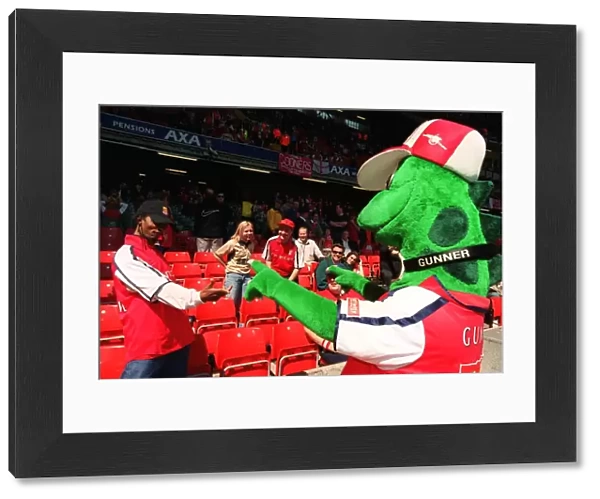 Gunnersaurus with Arsenal fans before the match. Arsenal 2: 0 Chelsea. The AXA F