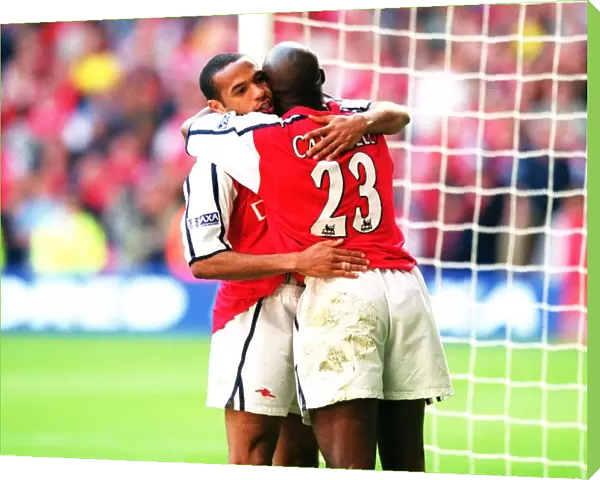 Thierry Henry and Sol Campbell celebrate the Arsenla victory