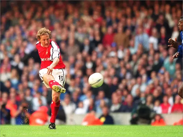 Ray Parlour shoots past Chelsea defender Marcel Desailly to score the 1st Arsenal goal