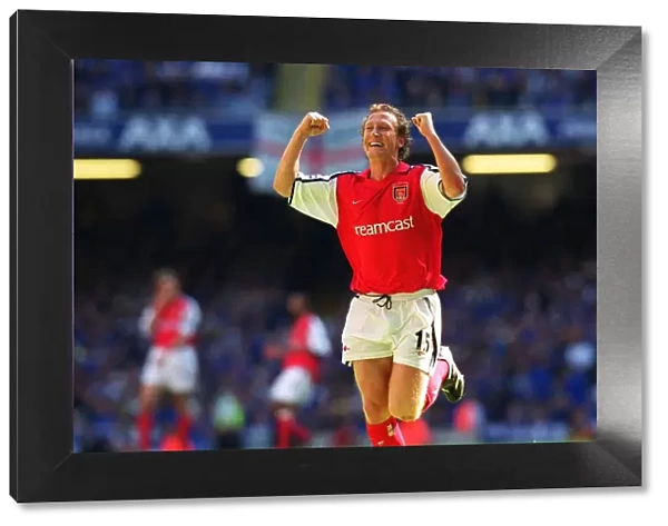 Ray Parlour celebrates scoring the 1st Arsenal goal. Arsenal 2: 0 Chelsea