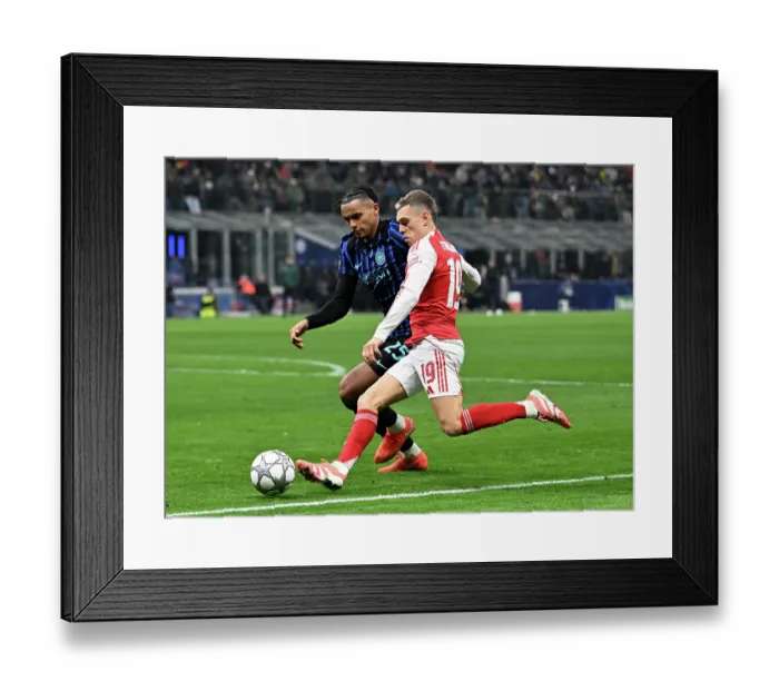 Framed Print : FC Internazionale Milano v Arsenal FC - UEFA Champions League 2025 / 26 League Phase MD7