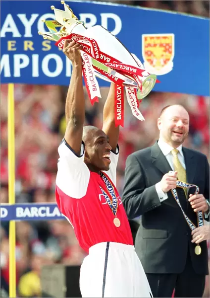 Sol Campbell Lifts the FA Premier League Trophy: Arsenal 4-3 Everton, Highbury, London, May 11, 2002