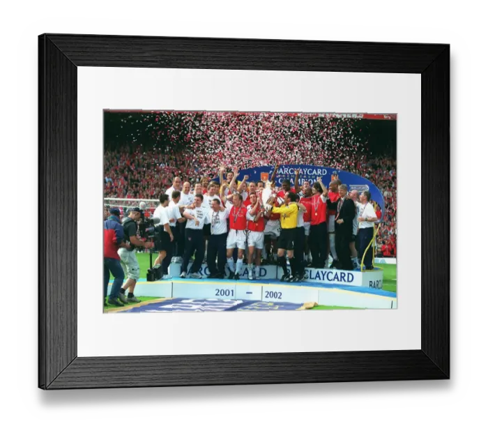 Framed Print : Arsenal vs Everton: Thrilling 4-3 FA Barclaycard Premiership Clash at Arsenal Stadium, Highbury, London, November 2002 Framed Print : Arsenal vs Everton: Thrilling 4-3 FA Barclaycard Premiership Clash at Arsenal Stadium, Highbury, London, November 2002