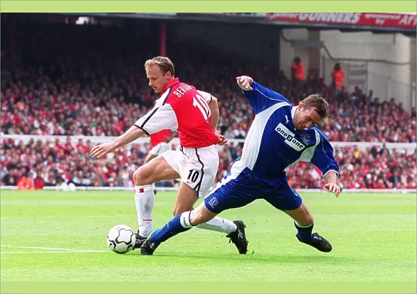 Dennis Bergkamp breaks past Everton defender Alan Stubbs to set up the 2nd Arsenal goal