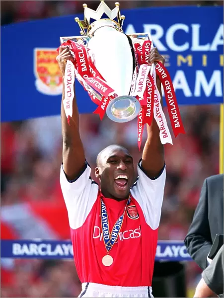 Sol Campbell Hoists the FA Barclaycard Premiership Trophy after Arsenal's 4:3 Victory over Everton, Highbury, London, May 11, 2002
