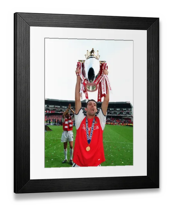Framed Print : Edu (Arsenal) lifts the F. A. Barclaycard Premiership Trophy Framed Print : Edu (Arsenal) lifts the F. A. Barclaycard Premiership Trophy