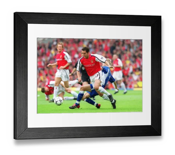 Framed Print : Edu (Arsenal) Niclas Alexandersson (Everton). Arsenal 4: 3 Everton, F. A