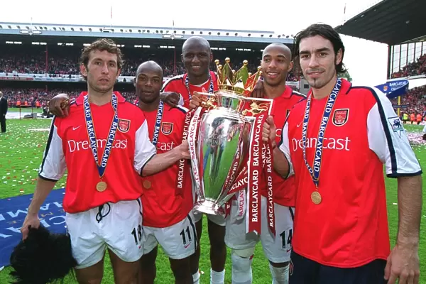 Thierry Henry, Gilles Grimandi, Patrick Vieira, Sylvain Wiltord and Robert Pires with the F