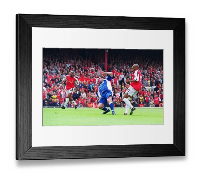 Framed Print : Thierry Henry shoots past Everton defender David Unsworth to score the 2nd Arsenal goal Framed Print : Thierry Henry shoots past Everton defender David Unsworth to score the 2nd Arsenal goal