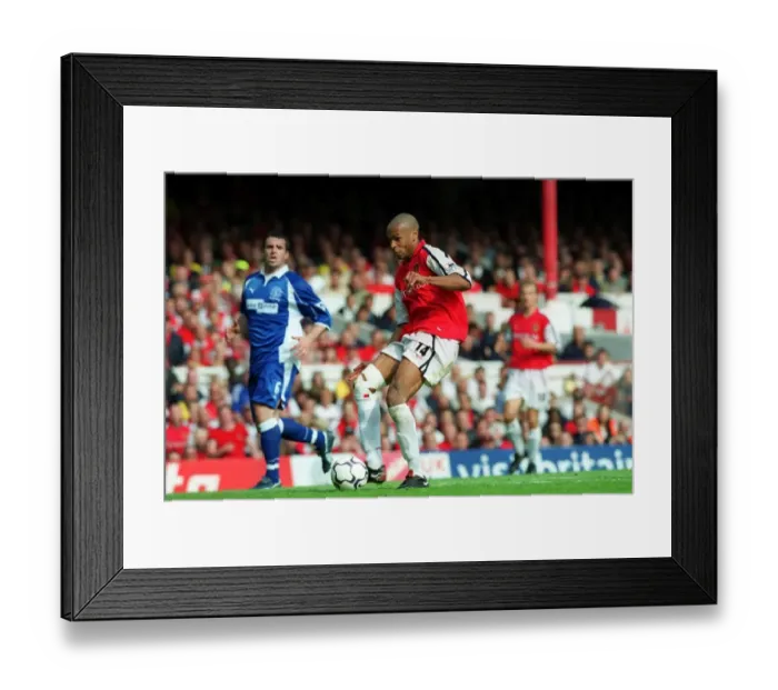 Framed Print : Thierry Henry Scores Stunning Goal Past Everton's Steve Simonsen in FA Barclaycard Premiership Match at Arsenal Stadium, Highbury, London (11 / 5 / 2002)