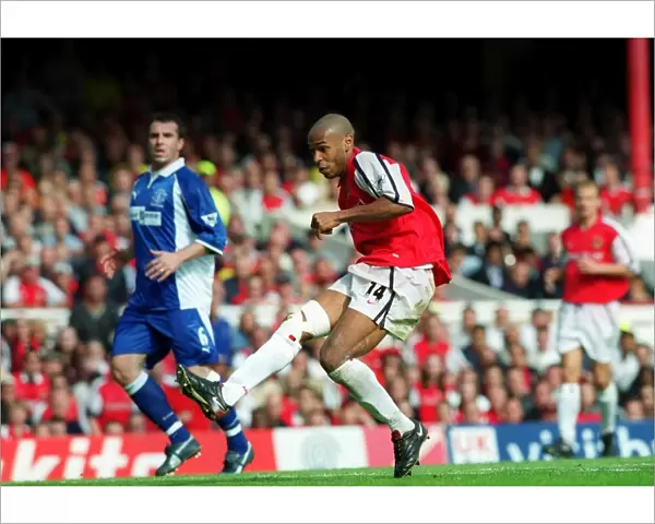 Thierry Henry shoots past Everton goalkeeper Steve Simonsen to score his 2nd