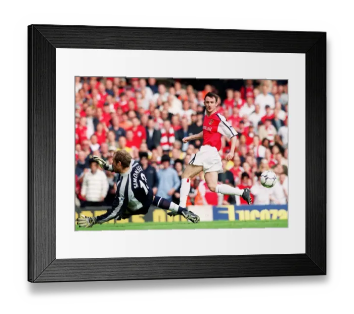 Framed Print : Francis Jeffers (Arsenal) has his shot saved by Everton goalkeeper Steve Simonsen Framed Print : Francis Jeffers (Arsenal) has his shot saved by Everton goalkeeper Steve Simonsen