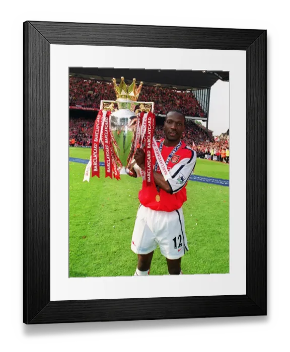 Framed Print : Lauren lifts the F. A. Barclaycard Premiership Trophy