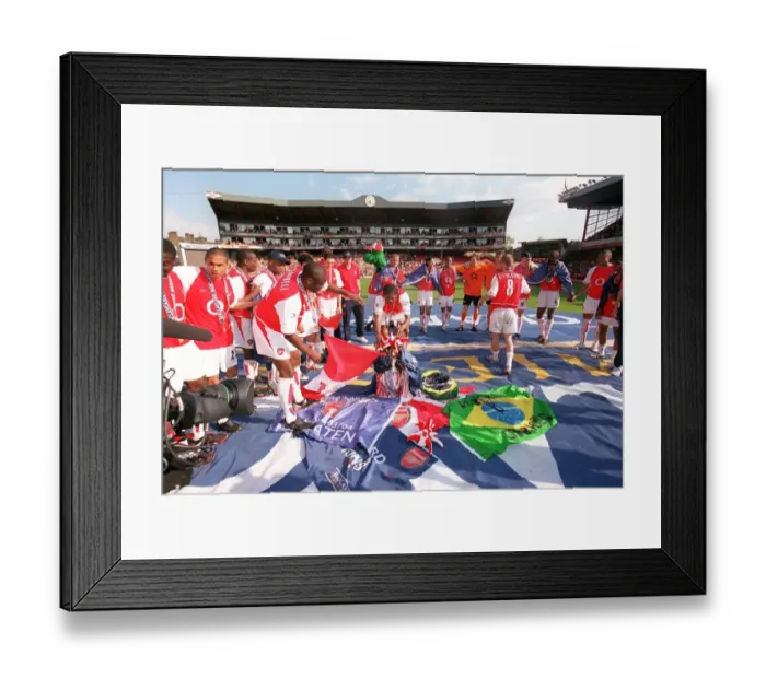 Framed Print : Arsenal at Highbury: A Historic Match, May 15, 2004