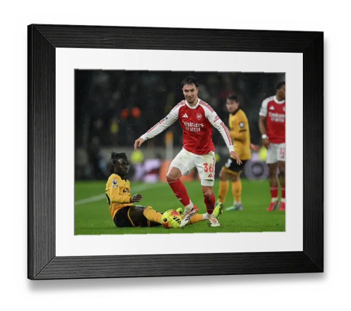 Framed Print : Wolverhampton Wanderers v Arsenal - Premier League