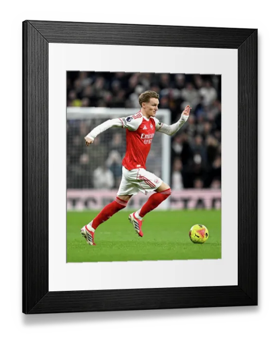 Framed Print : Tottenham Hotspur v Arsenal - Premier League