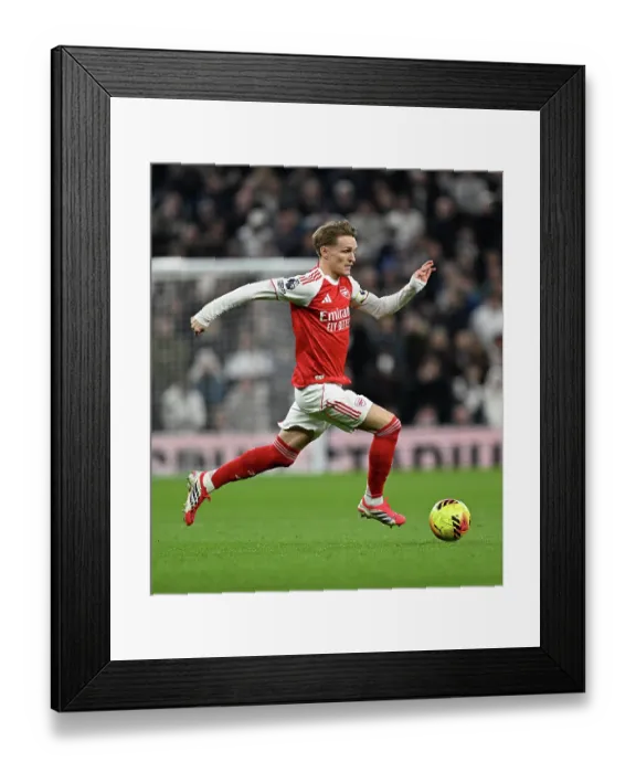 Framed Print : Tottenham Hotspur v Arsenal - Premier League Framed Print : Tottenham Hotspur v Arsenal - Premier League