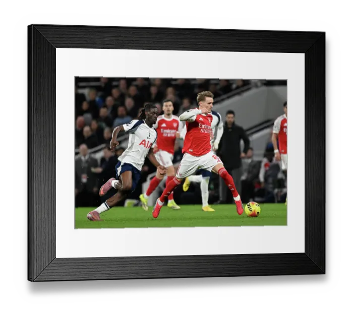 Framed Print : Tottenham Hotspur v Arsenal - Premier League Framed Print : Tottenham Hotspur v Arsenal - Premier League