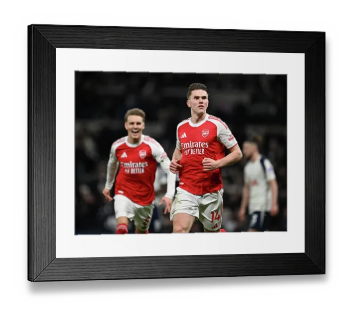 Framed Print : Tottenham Hotspur v Arsenal - Premier League Framed Print : Tottenham Hotspur v Arsenal - Premier League
