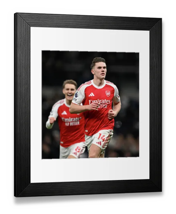 Framed Print : Tottenham Hotspur v Arsenal - Premier League Framed Print : Tottenham Hotspur v Arsenal - Premier League
