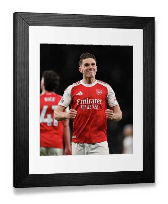 Framed Print : Tottenham Hotspur v Arsenal - Premier League