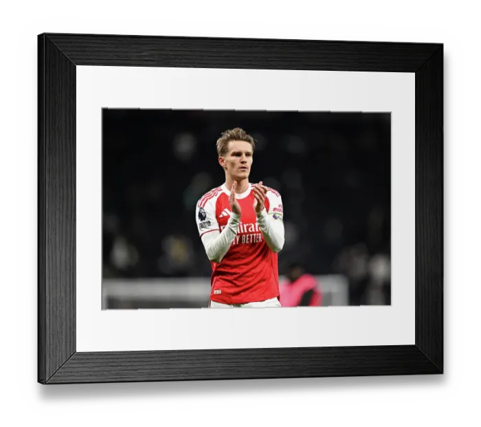 Framed Print : Tottenham Hotspur v Arsenal - Premier League