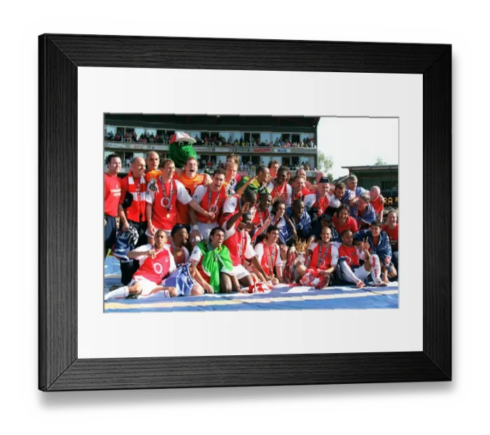 Framed Print : Arsenal vs Leicester City: Showdown at Highbury, 2004 Framed Print : Arsenal vs Leicester City: Showdown at Highbury, 2004