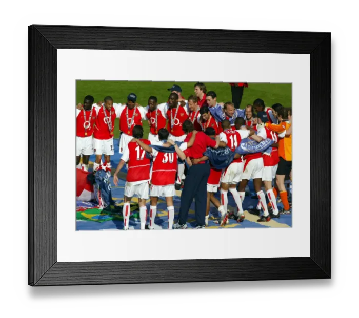 Framed Print : The Arsenal players celebrate at the end of the match Framed Print : The Arsenal players celebrate at the end of the match
