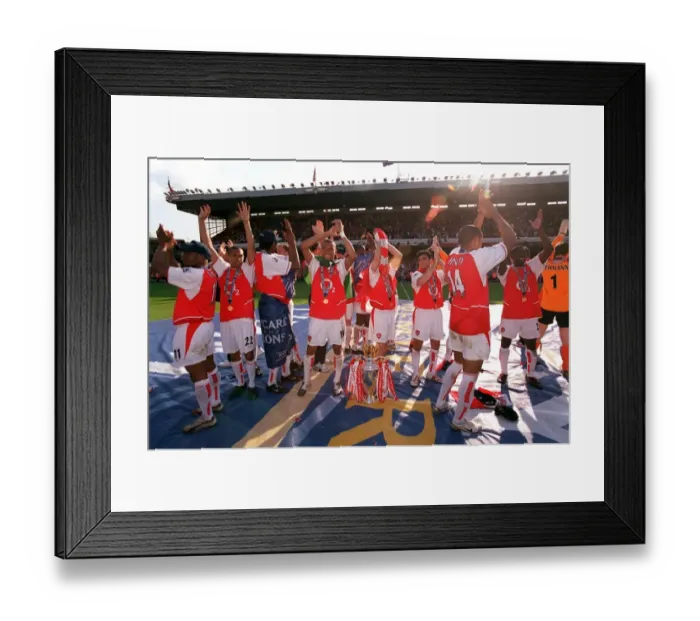 Framed Print : FA Premiership Showdown: Arsenal vs Leicester City at Highbury (May 2004) Framed Print : FA Premiership Showdown: Arsenal vs Leicester City at Highbury (May 2004)