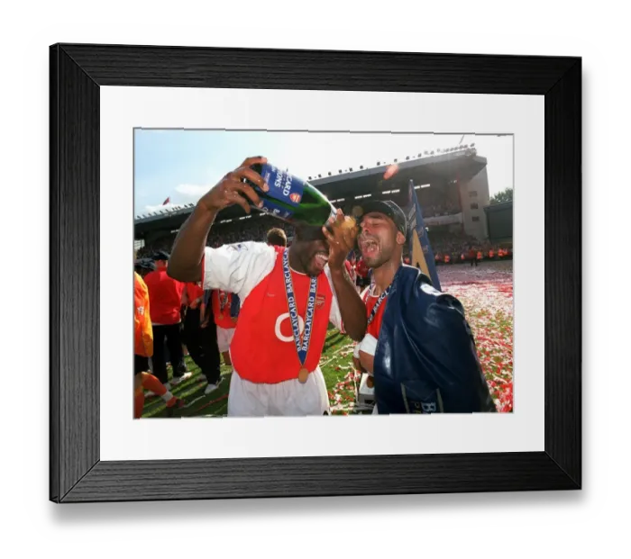 Framed Print : Arsenal vs Leicester City: FA Premiership Showdown at Highbury (May 2004) Framed Print : Arsenal vs Leicester City: FA Premiership Showdown at Highbury (May 2004)