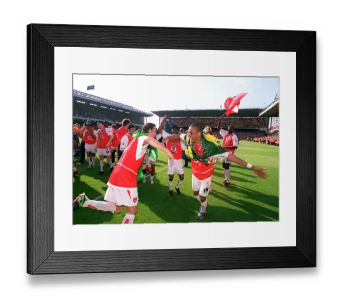 Framed Print : Arsenal vs Leicester City: FA Premiership Battle at Highbury, May 15, 2004