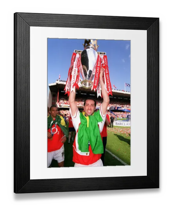 Framed Print : Arsenal vs Leicester City: FA Premiership Showdown - May 15, 2004, Highbury, London Framed Print : Arsenal vs Leicester City: FA Premiership Showdown - May 15, 2004, Highbury, London