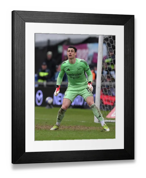 Framed Print : Mansfield Town v Arsenal - Emirates FA Cup Fifth Round