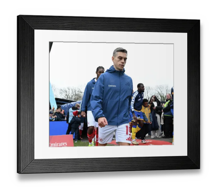 Framed Print : Mansfield Town v Arsenal - Emirates FA Cup Fifth Round